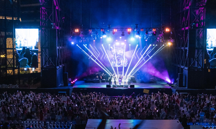 Melis Fis’ten Unutulmaz Bir Konser Dolu Şov!