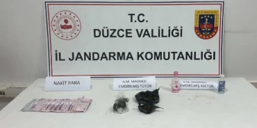 duzce-de-uyusturucu-operasyonu-2-gozalti-1750433475-666_large.webp.webp