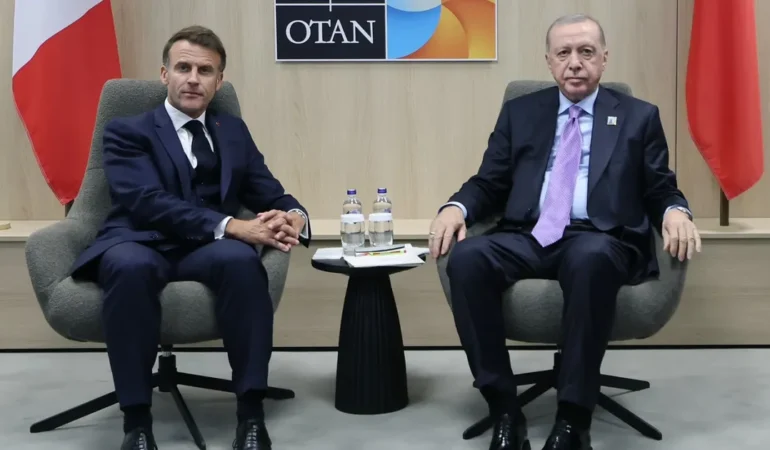Erdoğan ve Macron Lahey’de Kritik Görüşme Yaptı