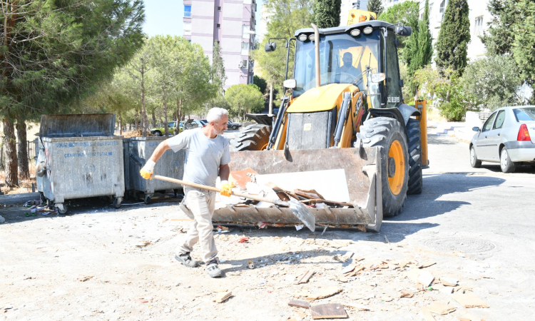 Çiğli’de Moloz Toplama Çalışmaları Hızlandı!