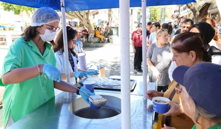Antalya’da Geleneksel Aşure İkramı Başladı!