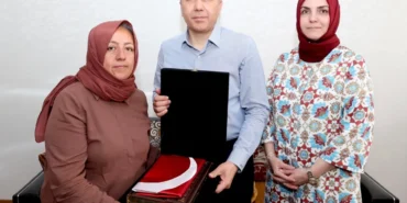 bakan-yerlikaya-dan-sehit-bekcinin-ailesine-ziyaret-1752851070-137_large.webp.webp