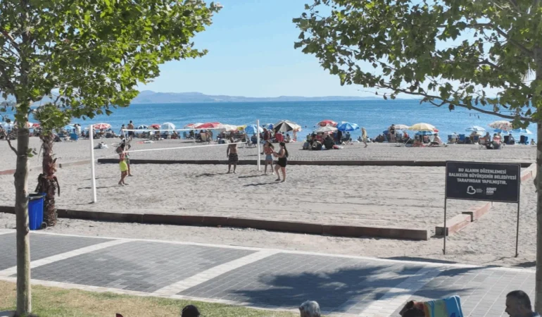 Altınkum’da Plaj Voleybolu Heyecanı Başladı!