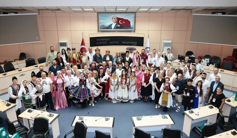 Denizli’de Kültürler Festivali Renkli Başladı!