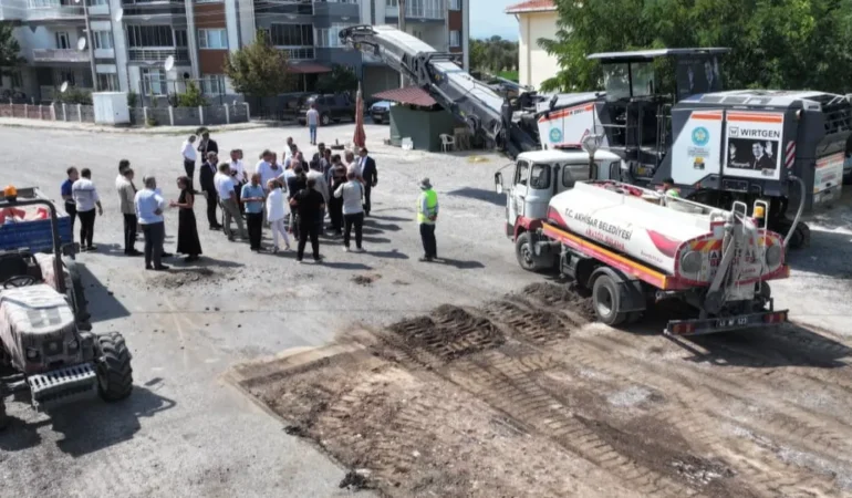 Akhisar’da Asfalt Çalışmaları Hızla Devam Ediyor!