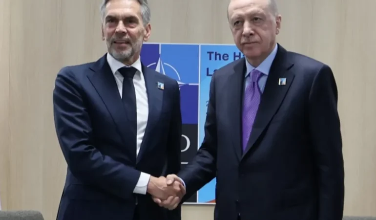 Erdoğan’dan Putin ve Schoof ile Barış Teması