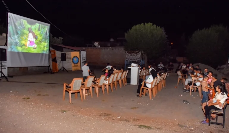 Diyarbakır’da Açık Hava Sinema Keyfi Çocukları Sardı