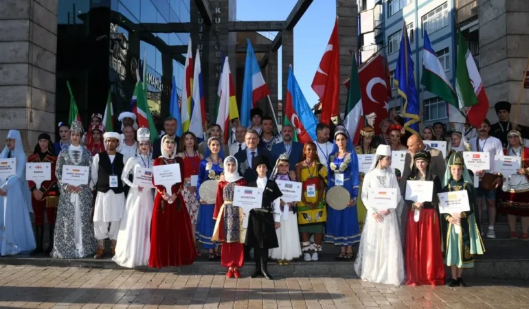 Dünya Barışı İçin Horon Festivali Trabzon’da