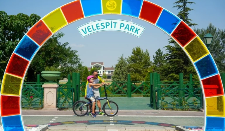 Eskişehir’de Çocuklar Bisiklet Sürmeyi Öğreniyor