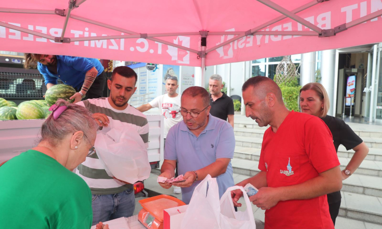 İzmit Belediyesi’nden Uygun Fiyatlı Karpuz Desteği