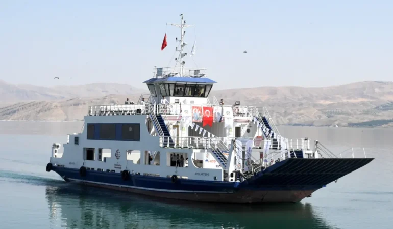 Yetim Çocuklar için Feribot Gezisi Rüzgarı!