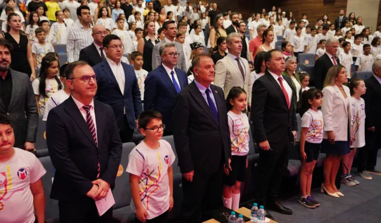 Metro İstanbul Yaz Okulu’nda Mezuniyet Coşkusu!