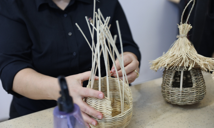 Kadınlar Sepet Örücülüğüyle Ekonomilerine Katkı Sağlıyor