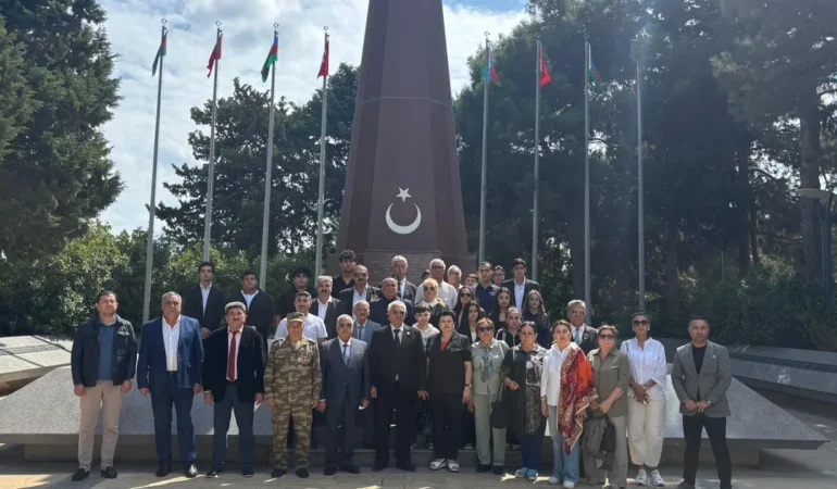 Bakü’de Türk Şehitleri Anma Töreni Duygusal Anlar
