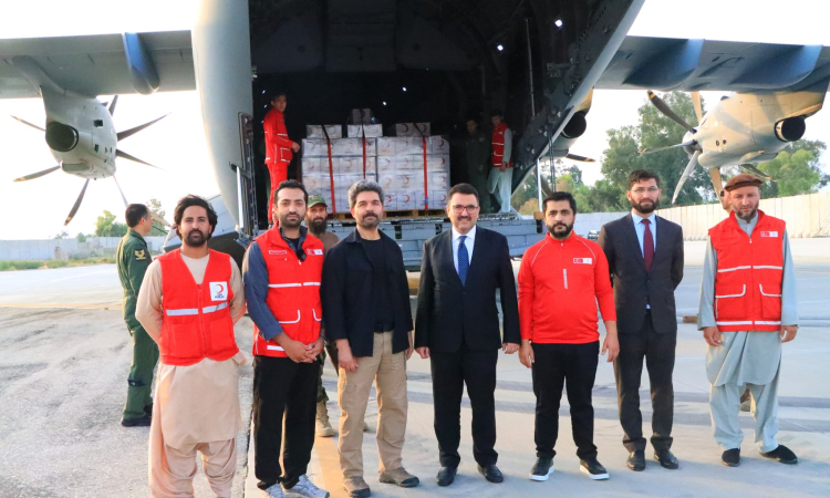 Türkiye, Afganistan’a 25 Ton Yardım Gönderdi