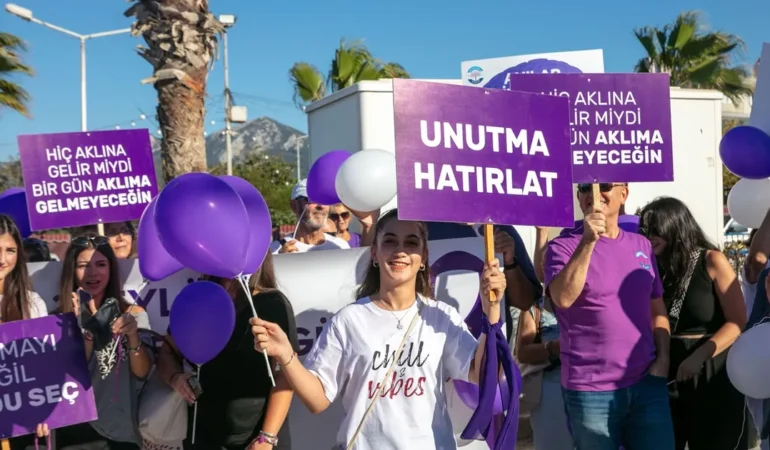 Alzheimer’a Dikkat Çekmek İçin Farkındalık Yürüyüşü