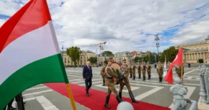 tbmm-baskani-kurtulmus-tan-mechul-asker-aniti-na-celenk-1759144557-581_large.webp.webp