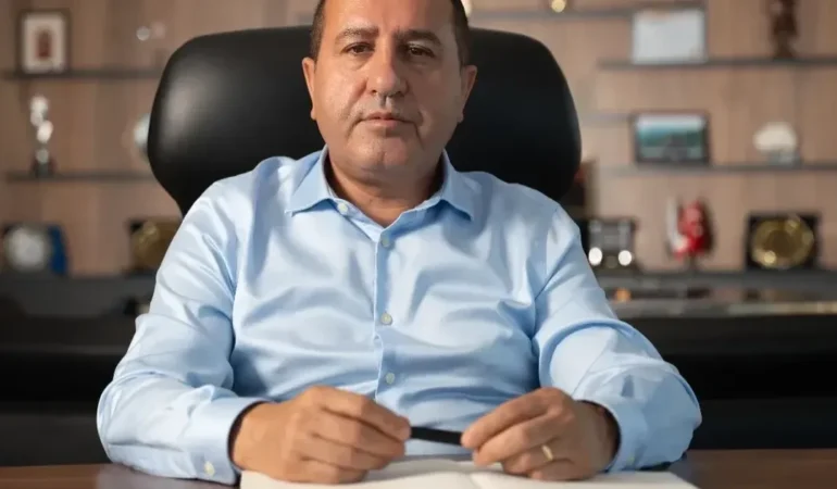 Fesih Zeki Mert’e Kral III. Charles Nişanı!