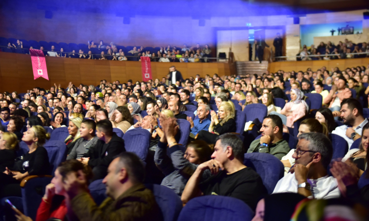 Fettah Can, Bursa Festivali’nde Yangınları Unutturdu