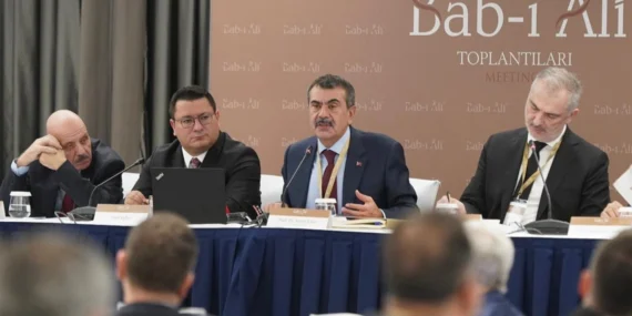 bakan-tekin-bab-i-ali-toplantilarinin-konugu-oldu-1761300009-76_large.webp.webp