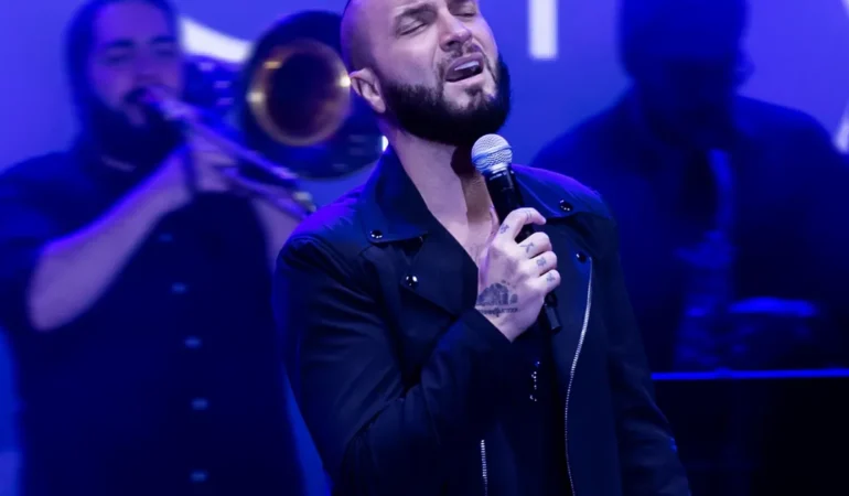 Yağmurda Berkay Coşkusu: Konser Alanı Dolu!