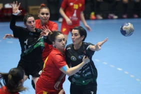 bursa-buyuksehirli-kadin-hentbolcular-rahat-kazandi-1761499006-416_large.webp.webp