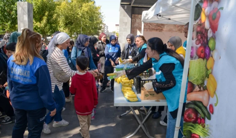 Diyarbakır’da Dünya Gıda Günü’nde Süt İkramı