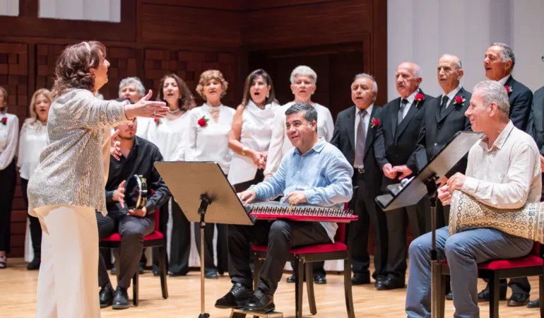 İzmir’de ‘Yaş Dostu’ Sempozyumu Başladı!