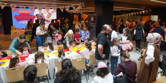 istanbul-da-dunya-cocuk-gunu-renkli-etkinliklerle-kutlandi-1759912481-787_large.webp.webp