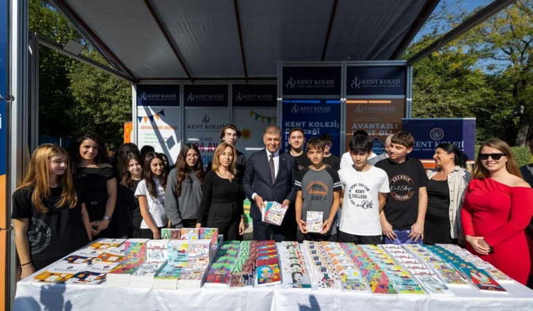 İzmir Kitap Fuarı ve Edebiyat Festivali Başladı!