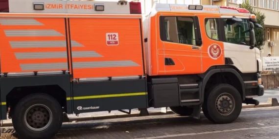izmir-itfaiyesi-deprem-sonrasi-destek-icin-sindirgi-da-1761646545-259_large.webp.webp