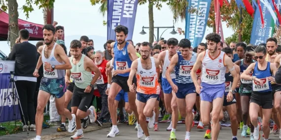 kocaeli-cumhuriyet-e-kostu-1761485979-642_large.webp.webp