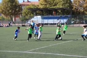 konya-karatay-da-ilkokullar-arasi-futbol-heyecani-1761565931-706_large.webp.webp