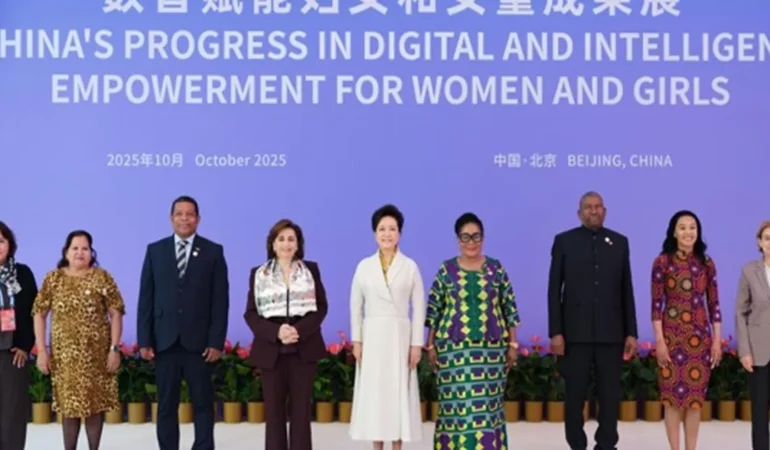 Kadınlar için Dijital Gelecek: Peng Liyuan Çağrısı