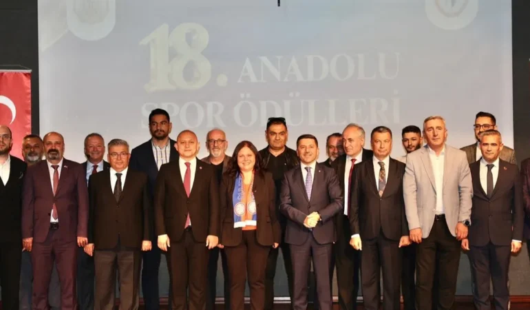 Rasim Arı, Yılın Belediye Başkanı Ödülünü Aldı!