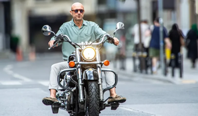 Suat Güzey: Motorla Huzuru Yolda Buluyor