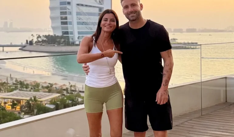 Luke Shaw, Dubai’de Yoga ile Rahatladı!