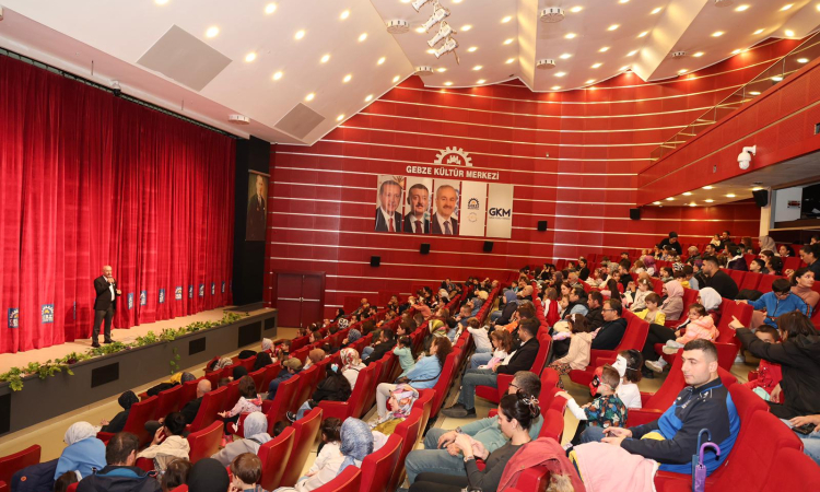 Minik İzleyiciler ‘Beneksiz Böcek Uğur’la Buluştu