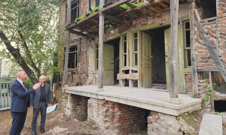 Gölcük’te Tarihi Yapı Modern Kütüphaneye Dönüşüyor!