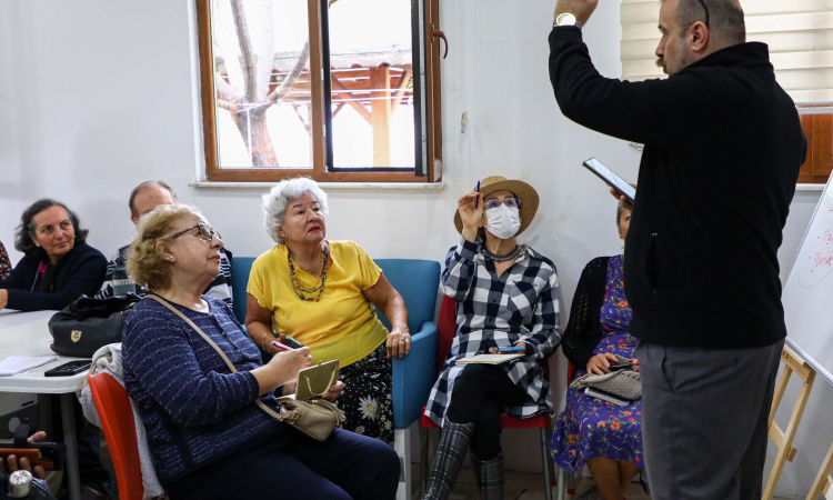 Yaşlılar Dijital Dünyaya Adım Atıyor!