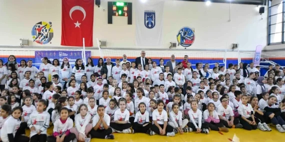 ankara-buyuksehir-den-voleybolcu-fabrikasi-na-destek-1764390193-937_large.webp.webp