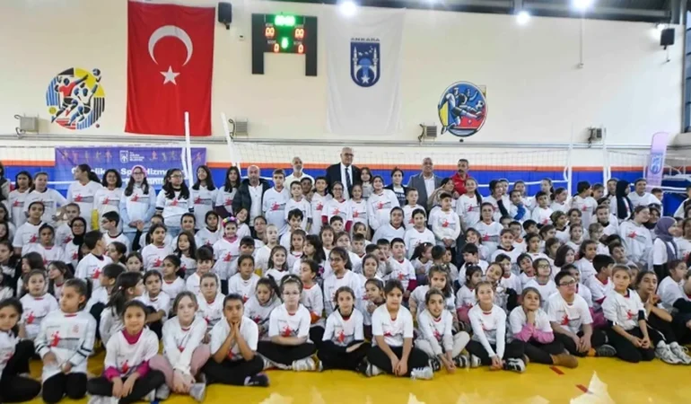 Ankara’da Çocuklar için Voleybol Okulu Açıldı