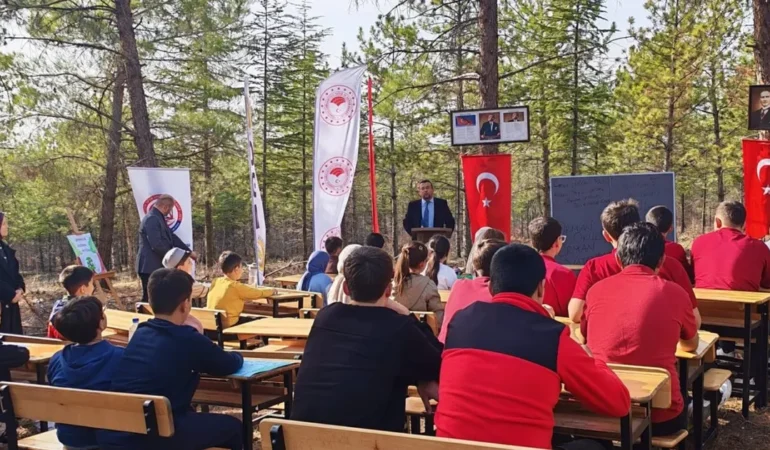 Öğrenciler Ormanda Eğitim Aldı: Okul Her Yerdedir!