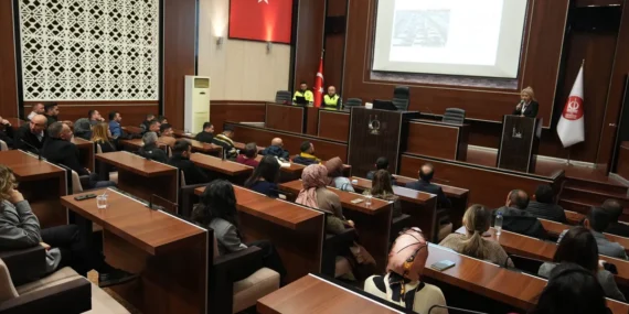 ankara-kecioren-belediyesi-nde-hizmet-ici-trafikte-guvenli-surus-egitimi-1763965838-625_large.webp.webp