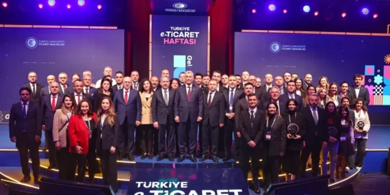 bakan-bolat-tan-e-ticaret-mujdesi-hedef-dunya-liginde-zirve-1763737922-14_large.webp.webp
