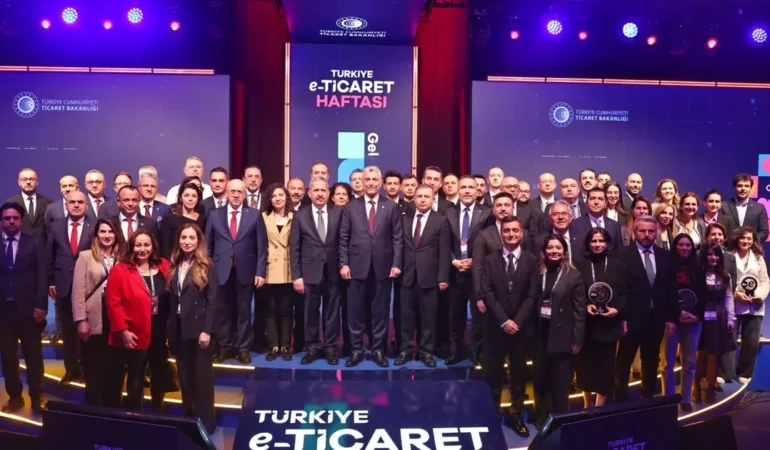 bakan-bolat-tan-e-ticaret-mujdesi-hedef-dunya-liginde-zirve-1763737922-14_large.webp.webp