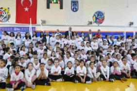 baskent-te-ikinci-fabrika-voleybol-okulu-acildi-1763897587-898_large.webp.webp