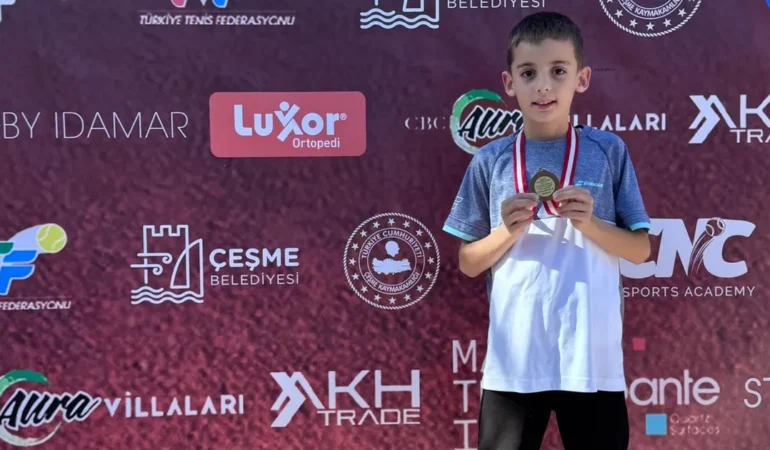 Bursa Tenisçileri, Turnuvada Altın Madalyalarla Dönüyor!