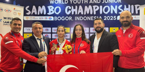 ceylin-ve-kardelen-judoda-istikbal-vaat-ediyor-18-1763709292-400-x750.jpeg
