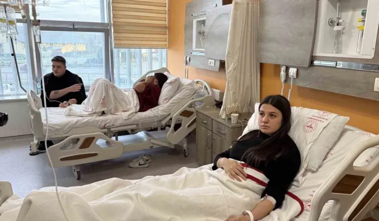 Midye Krizi: 4 Genç Hastaneye Kaldırıldı!